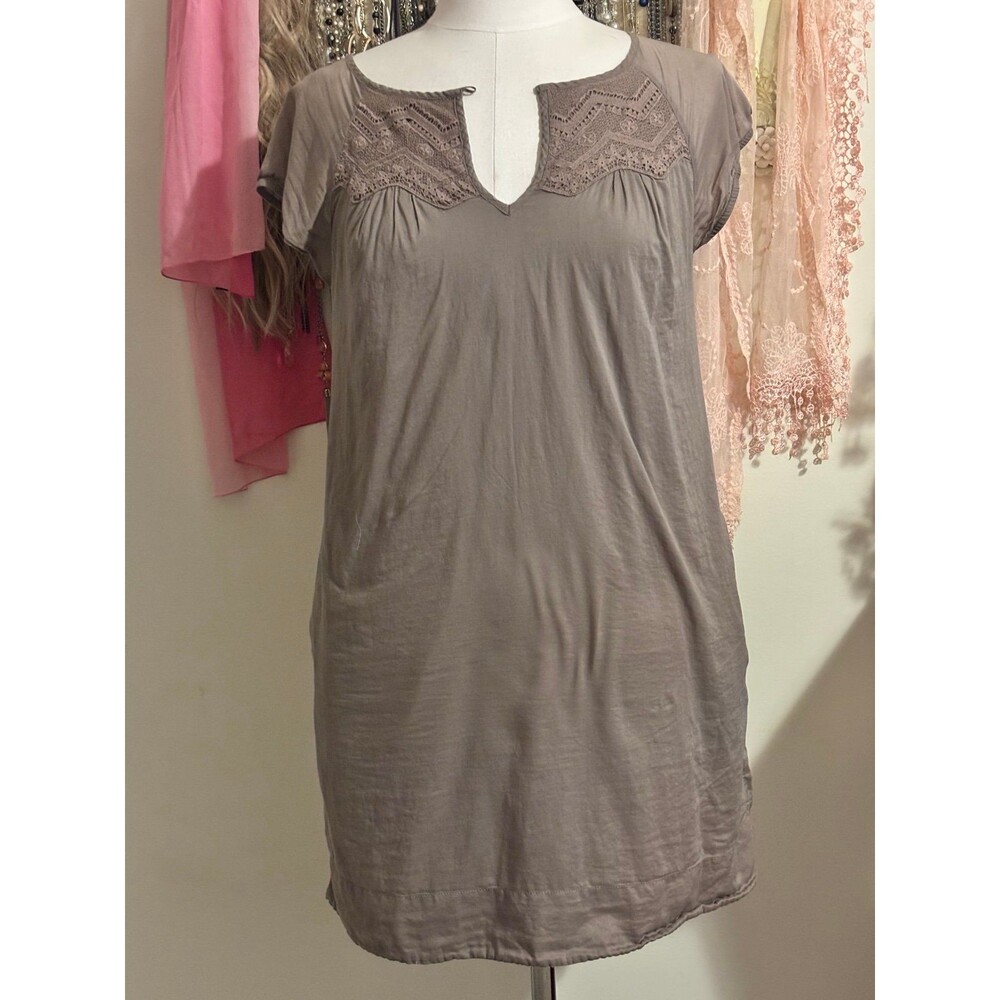 Old Navy Crochet Lace Yoke Shift Mini Dress Taupe Grey - Size M
